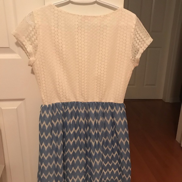 Flowy dress 👗 - Picture 2 of 3